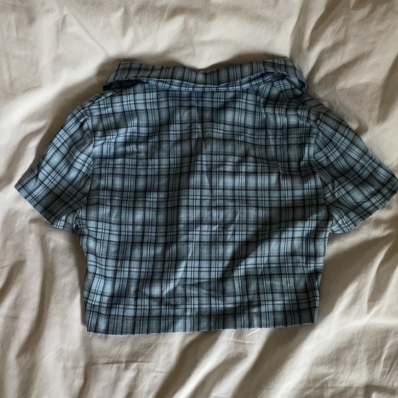 Cropped Blue Patterned Tee - Picture 2 of 3
